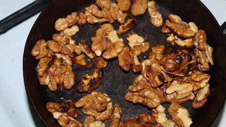 мороженое медово-лимонное с орехами