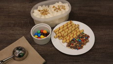 мороженое в шоколадных вазочках