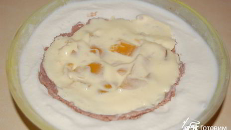 торт-мороженое с консервированными персиками