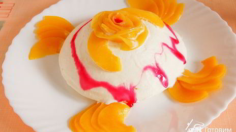 торт-мороженое с консервированными персиками