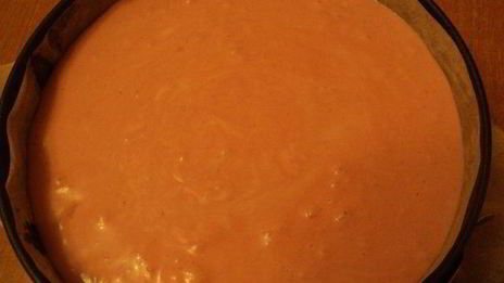 торт-мороженое с меренгой и фруктами