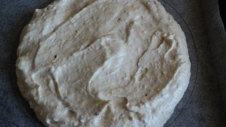 торт-мороженое с меренгой и фруктами