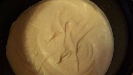 торт-мороженое с меренгой и фруктами