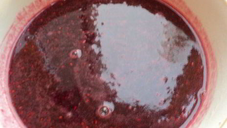 торт-мороженое с меренгой и фруктами