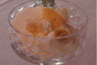 Ванильное мороженое с абрикосами