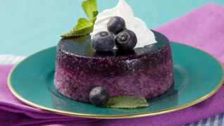 Фруктово-ягодный мусс со взбитыми сливками