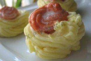 Картофельные корзинки с рыбным муссом