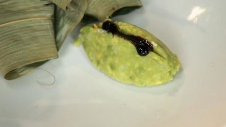 крокодиловый хвост с облепихово-можжевеловым муссом