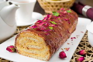 Миндальный рулет с манговым муссом