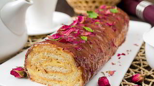 Миндальный рулет с манговым муссом