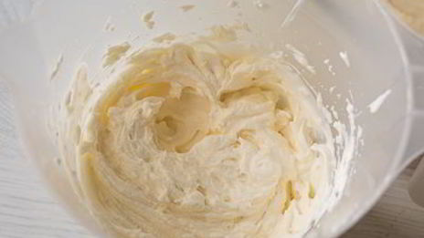 миндальный рулет с манговым муссом