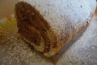 Миндальный рулет с шоколадным муссом