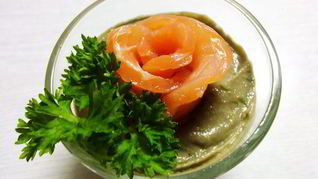 Мусс из авокадо с форелью