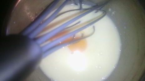 шоколадный белый мусс с клубникой, мятой и вербеной