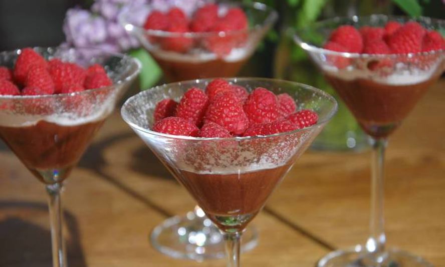 Рецепт шоколадного мусса с малиной