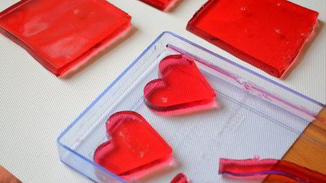 тирамису с кокосовым муссом, малиновым желе и черникой