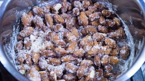 торт-мусс с клюквой и пралине