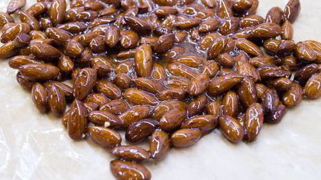 торт-мусс с клюквой и пралине