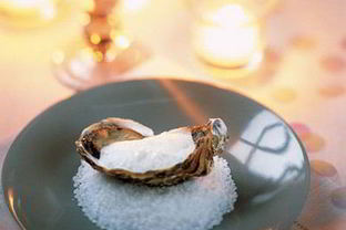 Устрицы с муссом камамбер