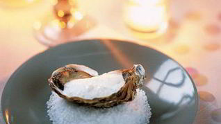 Устрицы с муссом камамбер