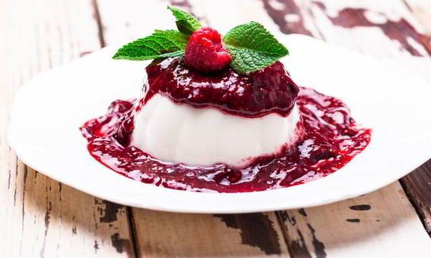 Рецепт ванильного мусса с малиновым соусом