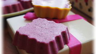 Воздушный мусс из черной смородины