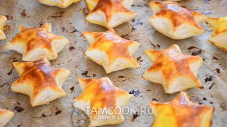 звездочки из слоеного теста с муссом из тунца