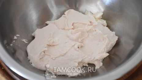 звездочки из слоеного теста с муссом из тунца