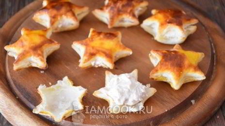 звездочки из слоеного теста с муссом из тунца