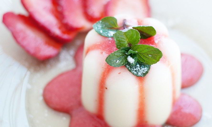 Рецепт панны-котты с клубничным соусом