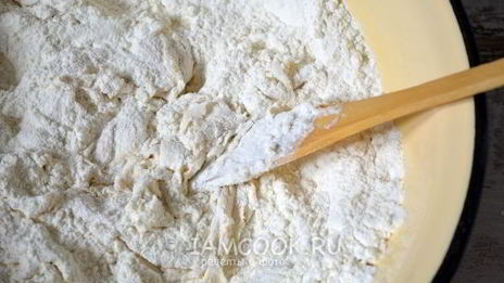 кулич с миндалем и лимонной цедрой