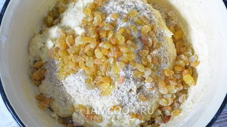 кулич с миндалем и лимонной цедрой