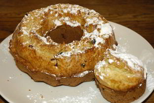 Кулич с вишней и клюквой