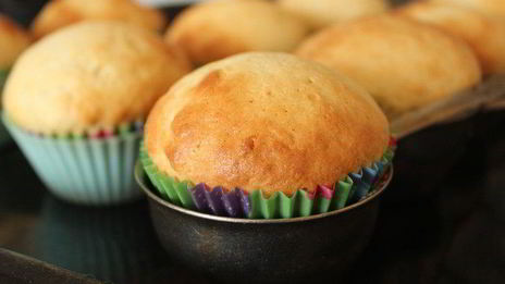 куличи с апельсиновой цедрой и вяленой клюквой