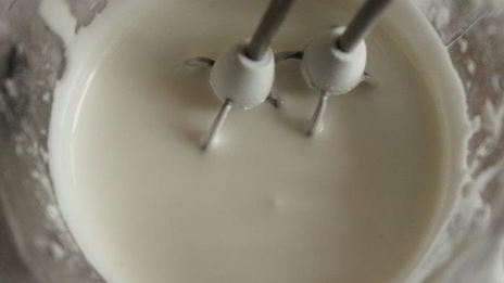 куличи с апельсиновой цедрой и вяленой клюквой