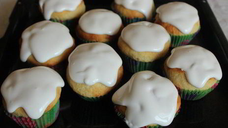 куличи с апельсиновой цедрой и вяленой клюквой