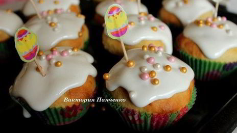 куличи с апельсиновой цедрой и вяленой клюквой