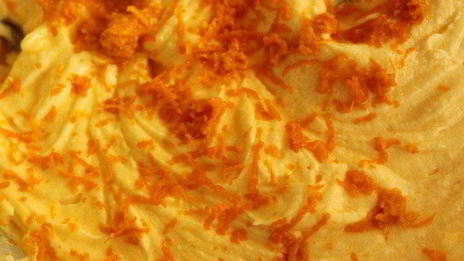 куличи с апельсиновой цедрой и вяленой клюквой