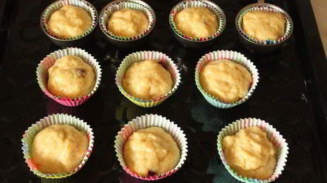 куличи с апельсиновой цедрой и вяленой клюквой