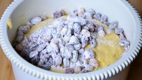 пасхальная булка с изюмом