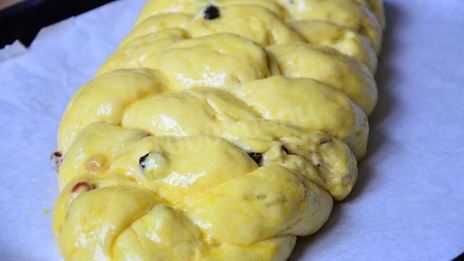 пасхальная булка с изюмом