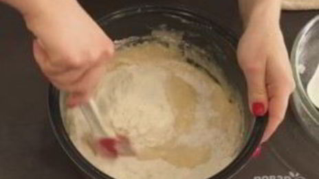 пасхальный кулич с сухофруктами и орехами