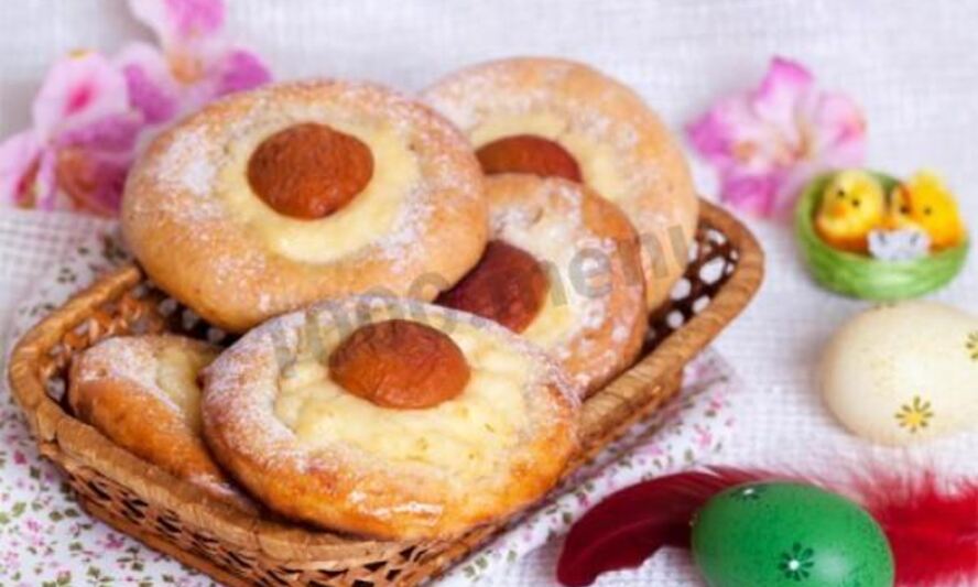 Рецепт пасхальных булочек с кремом и абрикосами