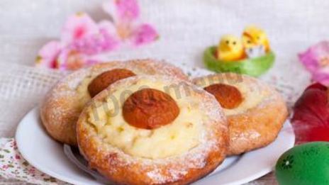 пасхальные булочки с кремом и абрикосами