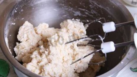 пасхальные булочки с кремом и абрикосами