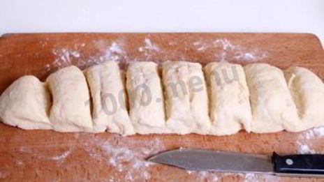 пасхальные булочки с кремом и абрикосами