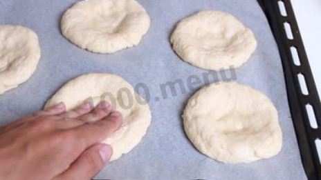 пасхальные булочки с кремом и абрикосами