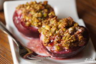 Сливы запеченные в духовке с орехами