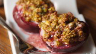 Сливы запеченные в духовке с орехами