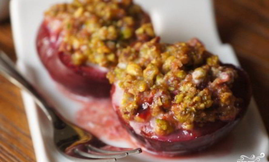 Рецепт слив запеченных в духовке с орехами